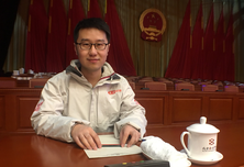 独家探秘！看看人大会场的主席台上有点啥