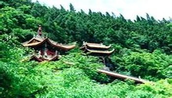 锦屏山景区位于云南省玉溪市峨山彝族自治县以西15公里处,景区内空气