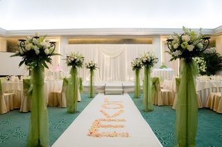 聚优美婚庆\/专业策划\/会场布置\/捧花道具\/婚礼司