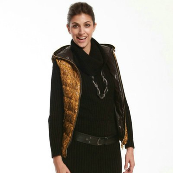 <em>千仞岗女士</em>蕾丝连帽<em>羽绒服马甲</em>1689 黄 175/9