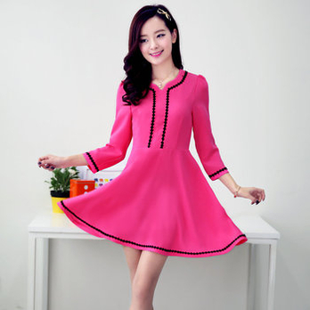 <em>一度</em>再度 <em>女装</em>春装新款纯色V领连衣裙 D-312 
