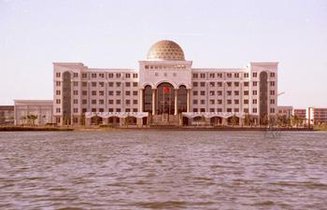 滨海学院,是教育部于2004年批准设立,按照新模式和新机制,由和天津市
