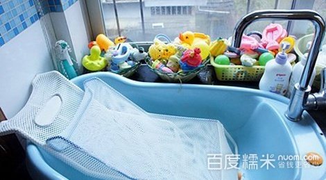 0到8个月宝宝游泳洗澡1次!抚触+游泳+洗澡,可