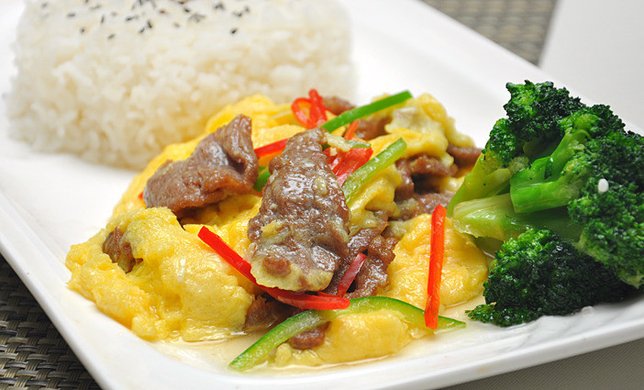 滑蛋牛肉饭(配小菜、水果、例汤)1份，包间免费【7.2折】_苏州美食团购_360团购导航