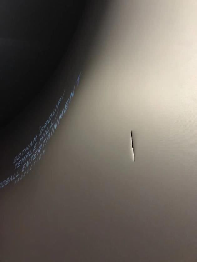 IMAX银幕被划破,电影院损失上百万,网友难怪电