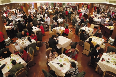 除夕未入夜 年饭已\"订满\"