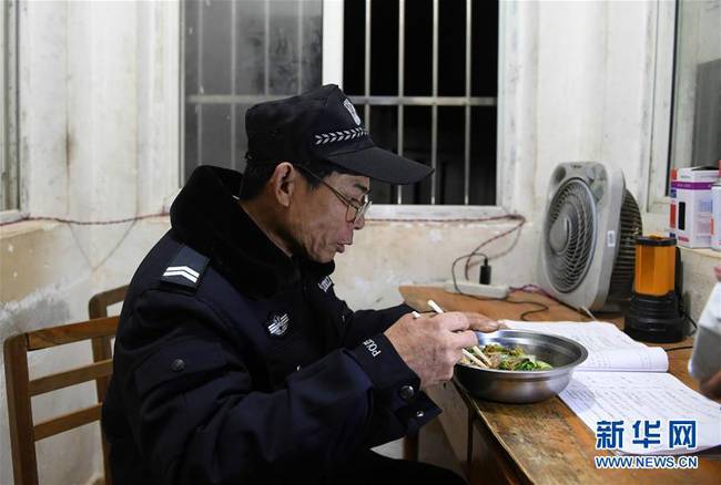 深山铁路守隧人