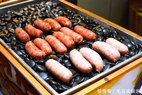 天幕飘雪、1000+种小吃!这老昆明网红街区,“火锅1姐”都来打卡 沙龙365真人娱乐