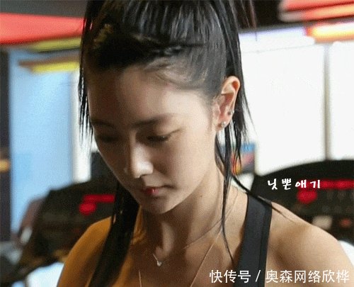 佘诗曼一脱衣服输给李成敏没什么,面对杨幂这