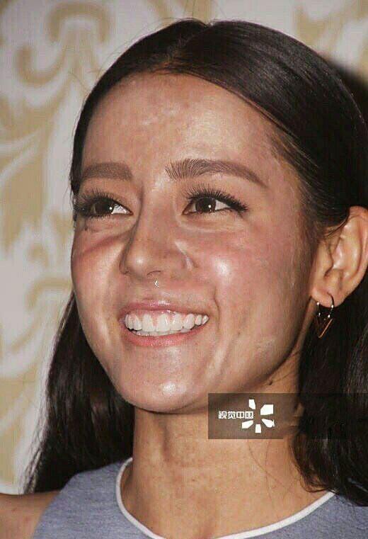 迪丽热巴离开PS的照片,皮肤暗黄发黑,网友:视