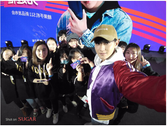 糖果S11开箱:使用黄子韬同款手机是怎样的体