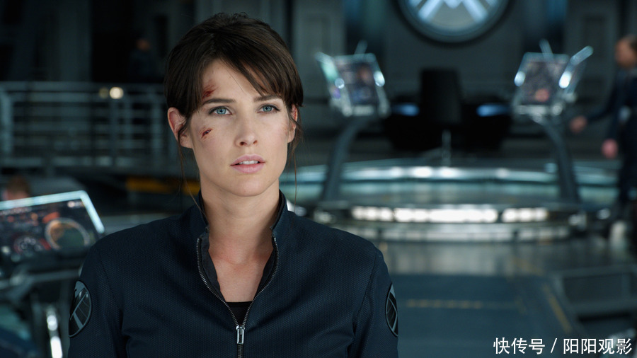 钢铁侠、美国队长、雷神、绿巨人、黑寡妇、鹰