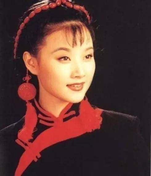 宋祖英近照曝光老到无人识，女神形象破灭，老公身份吓呆网友！