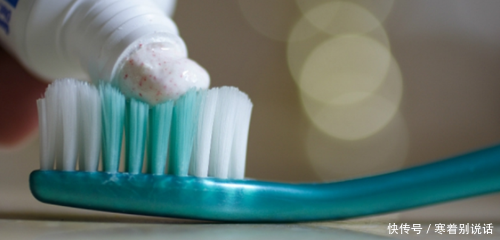 生活百科:四大生活小妙招,烟灰缸污垢可用醋和