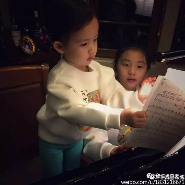 奥莉当姐姐Kimi当哥哥 星二代的弟弟妹妹也超萌