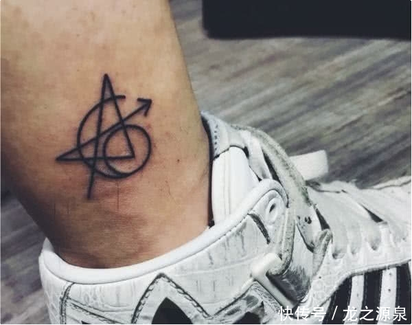 漫威设计师太牛了,复联标志里,竟包含了所有复