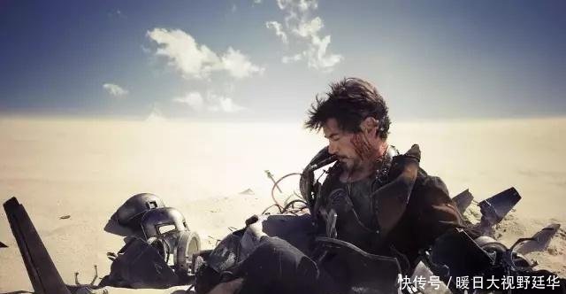 凡人之躯,比肩神明,他站漫威10周年合影的C位