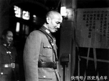 1932年毛主席和朱德做了项什么决定？被国共两党同时嘲笑