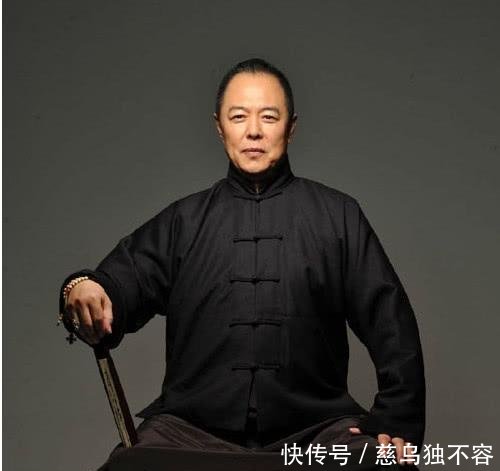 拿外国护照赚中国钱 刘亦菲吴亦凡良心过得去