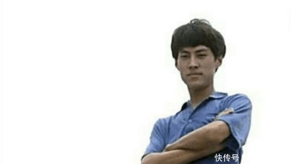 怪不得靳东40岁才红,看看年轻时的照片,是不是