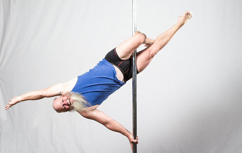 跳钢管舞学习中,发现自己手心超爱出汗很容易