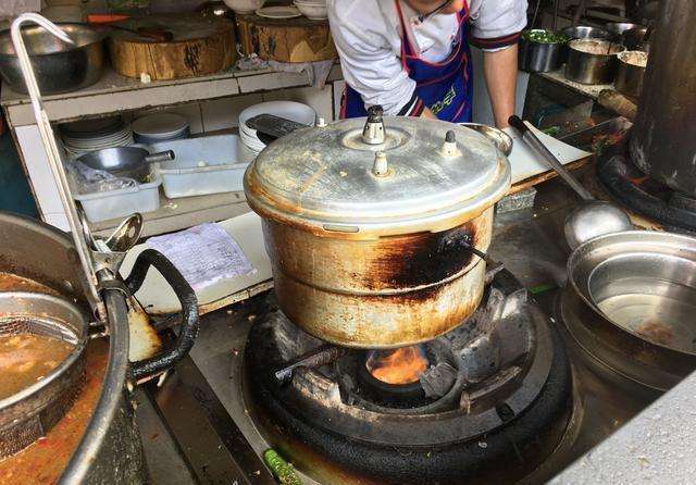 去西藏旅游一定要带整箱的矿泉水才行?