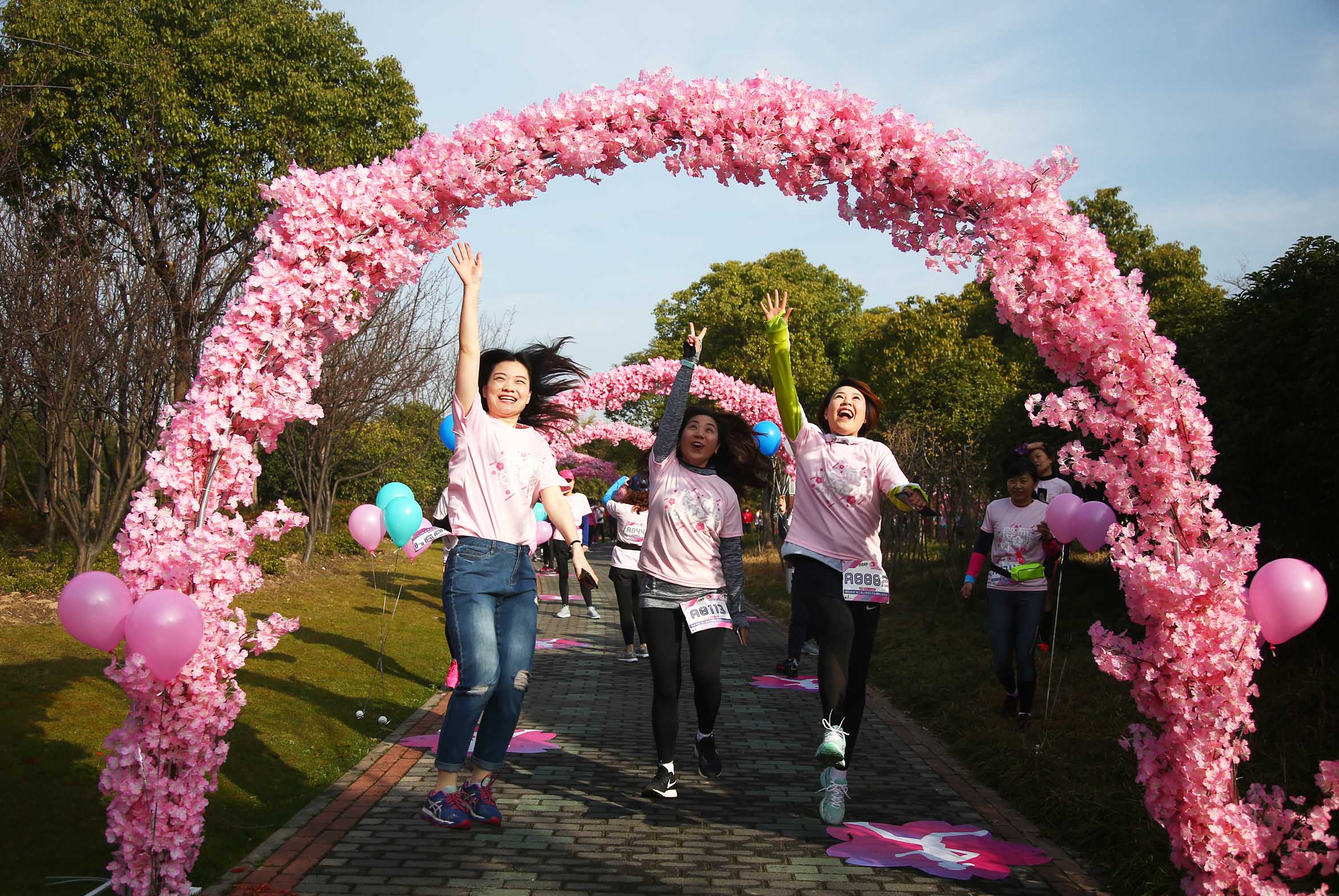 千人齐聚最美樱花跑 你的少女心还收得住吗?