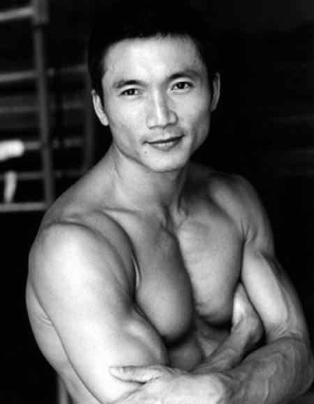 中国武打明星的肌肉对比，这些猛男你最喜欢哪一位?