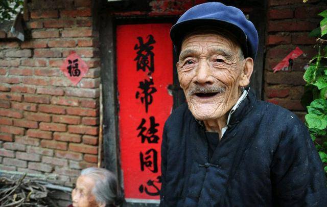 农村俗语\"家有二老,如有二宝\" 过年了好好陪陪父母