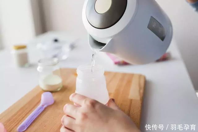 冲奶粉用多少度的水冲最好?快来看看你做对了