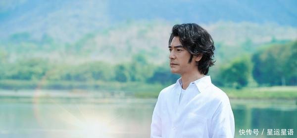 植发了46岁男神金城武现身泰国拍广告,一头浓