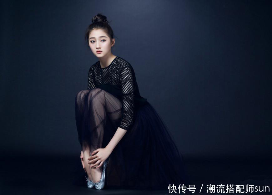 20岁关晓彤这套奇葩搭是某宝买的么?网友:只