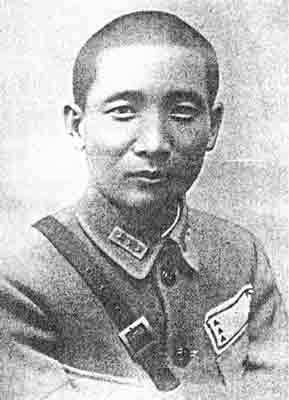 他是蒋介石的心腹爱将,却没向解放军开过一枪,差点成为开国元帅