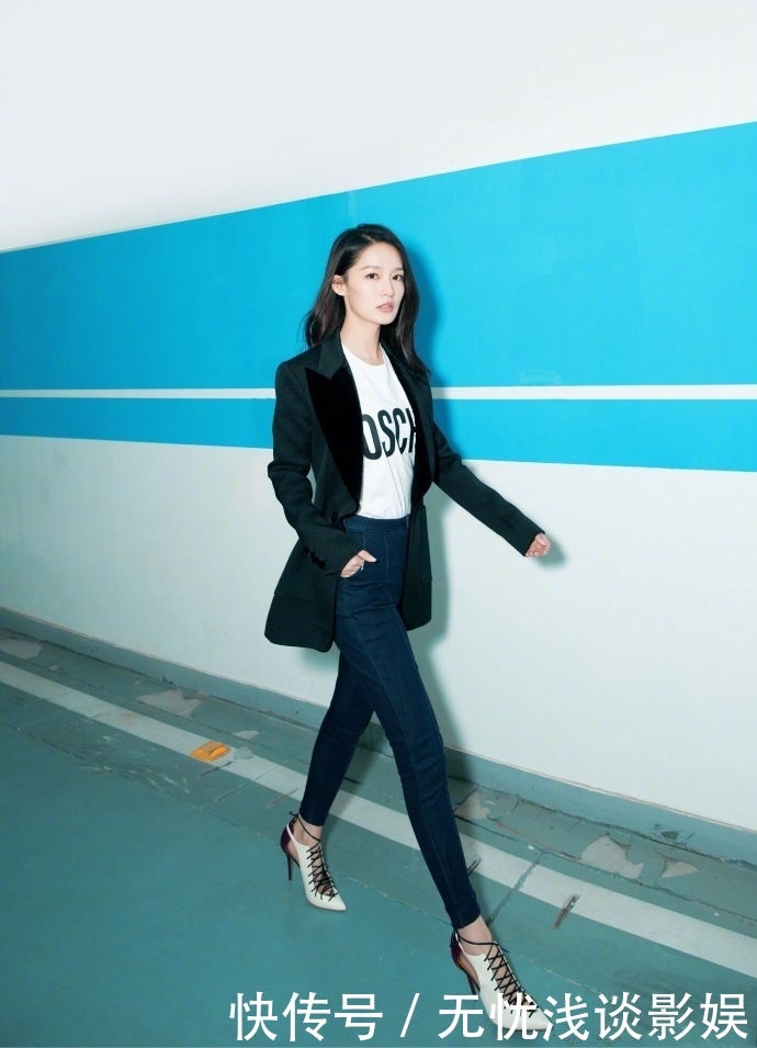 李沁穿上这双高跟鞋,气场秒变两米八,你们给几