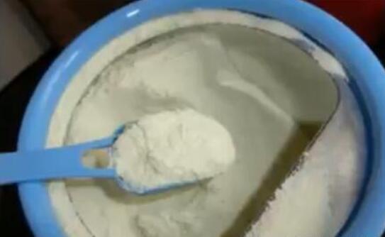 1岁大宝宝小肠坏死,只因奶奶这样冲奶粉,医生怒斥奶奶糊涂