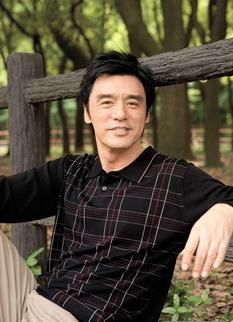 高凌风见邓丽君紧张得主持时喘气,琼瑶献计他