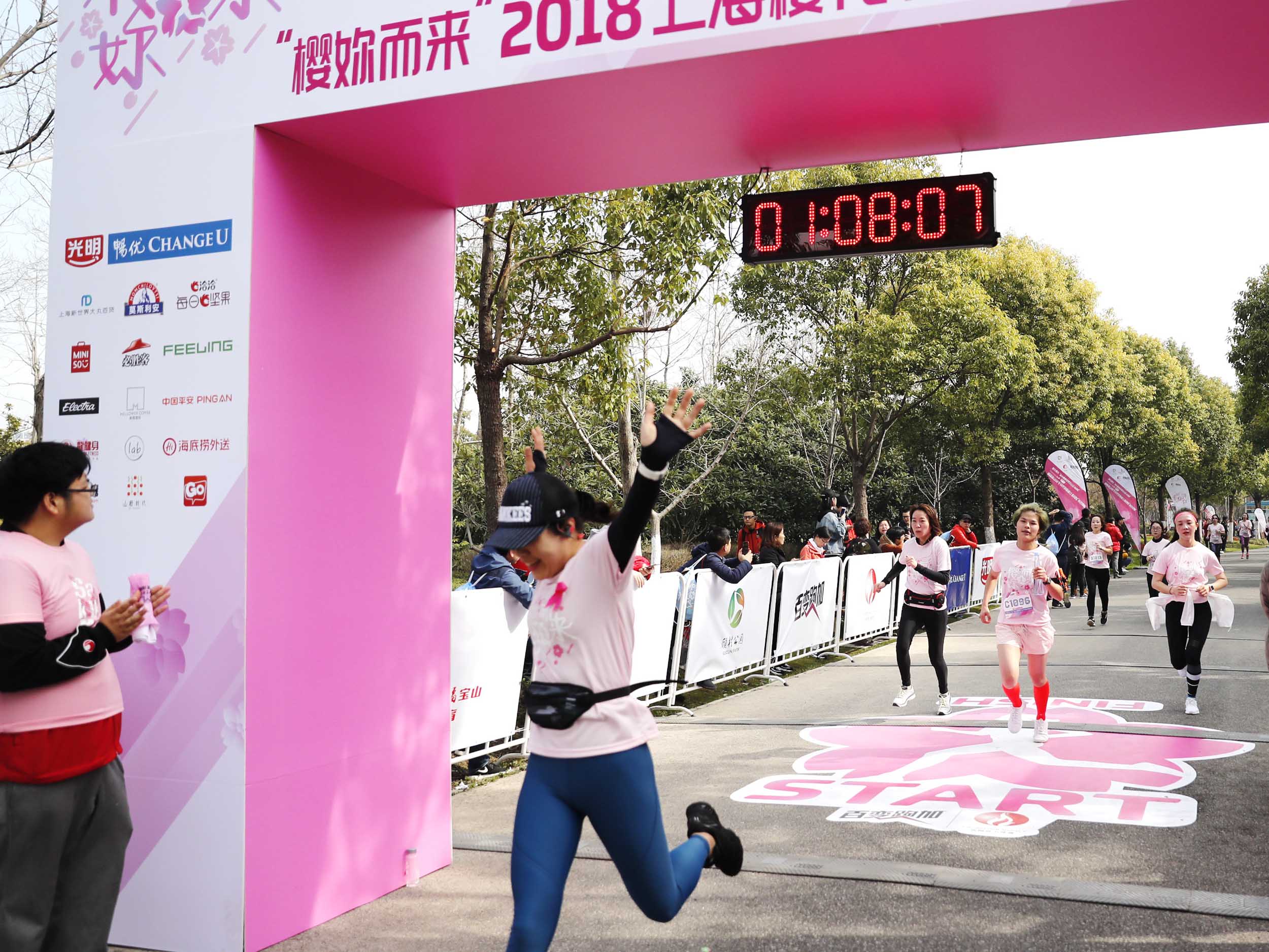 千人齐聚最美樱花跑 你的少女心还收得住吗?