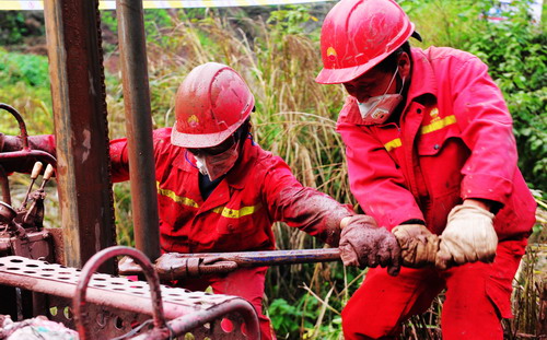 渤钻钻一\"绿色钻井\"护海岛