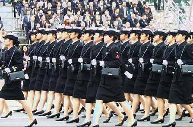 不爱红妆爱武装:全球巾帼大检阅