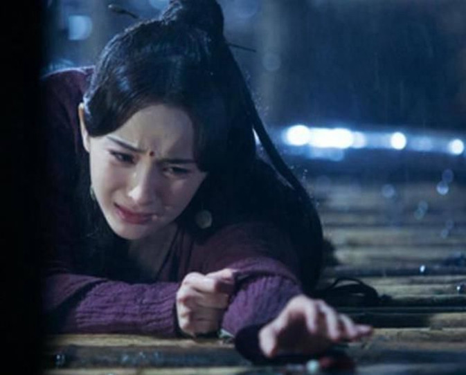 古装剧中女星摔倒:李沁真实,杨幂虐心,最后一个