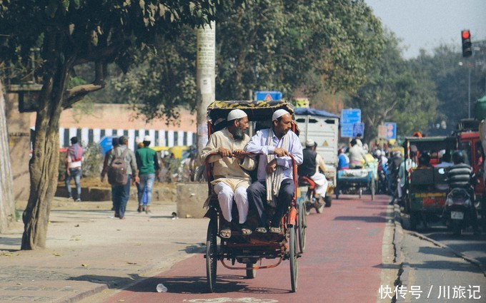 印度青年到中国旅游:羡慕中国动车好快,好想当