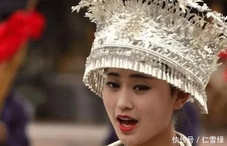 导游:别喝苗族姑娘给的酒,游客自命不凡,后果让人看得胆颤心惊 博e百真人