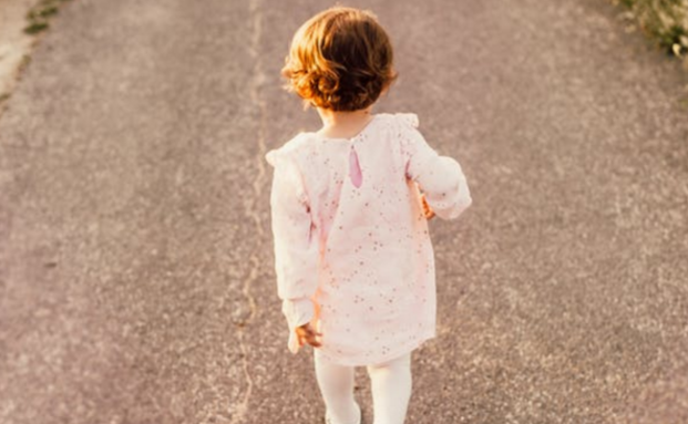 带着一岁孩子去唱酒的男人,到底是什么品行?