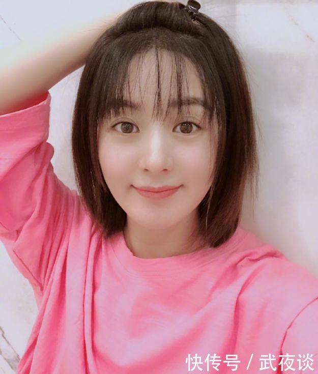 冯绍峰晒大肚子照,赵丽颖动作亲昵甜蜜满分