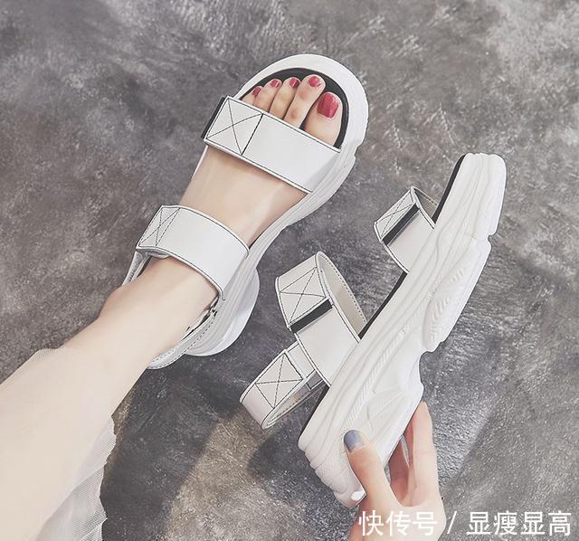 不管豆豆鞋还是凉鞋,这几款鞋子是夏季最流行,时尚与透气并存 巴黎人真人