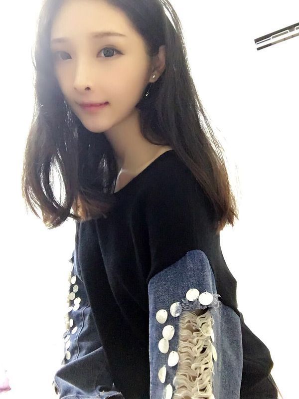 今天在快手直播上看到个很像杨幂的女生,忘记