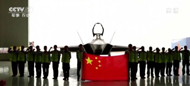 歼31再曝科幻画面,价格优势与隐身性能极具诱