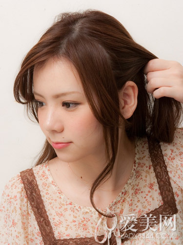 中长发怎么扎好看侧边马尾显慵懒_360问答