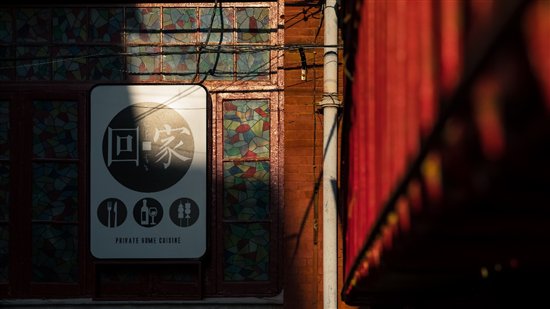 东方卫视著名主持人王优嘉,与巧儿宜联合倡导#儿童安全出行,请