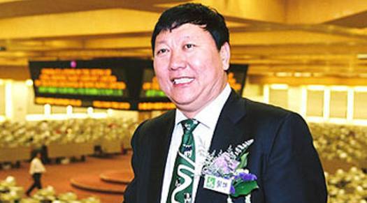 幼时被父亲卖掉,后创业却中途被踢出局,今新公司已在香港上市